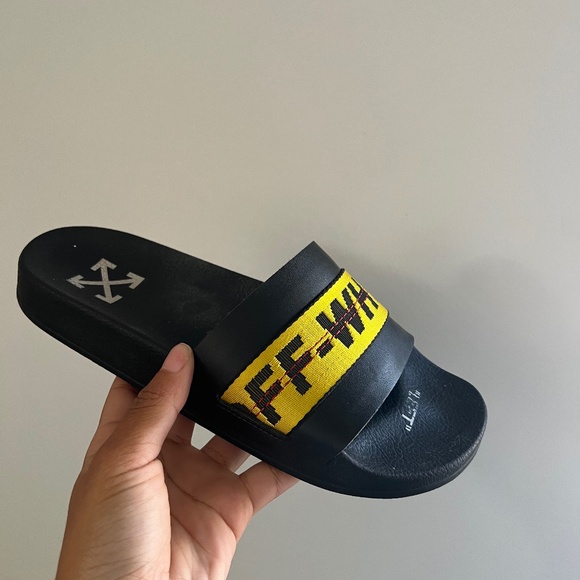 Off white slides - Picture 1 of 2